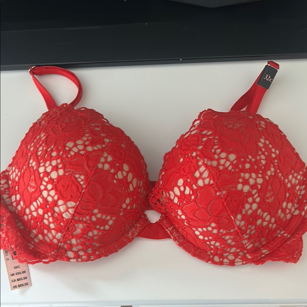 NWT Victoria secret bra 32C